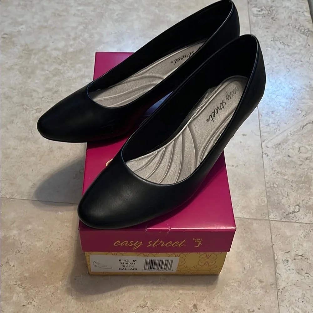 Easy Street Black pumps - Picture 1 of 4